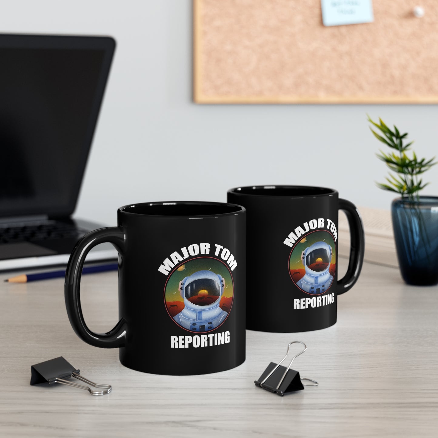 MAJOR TOM REPORTING Black mug 11oz