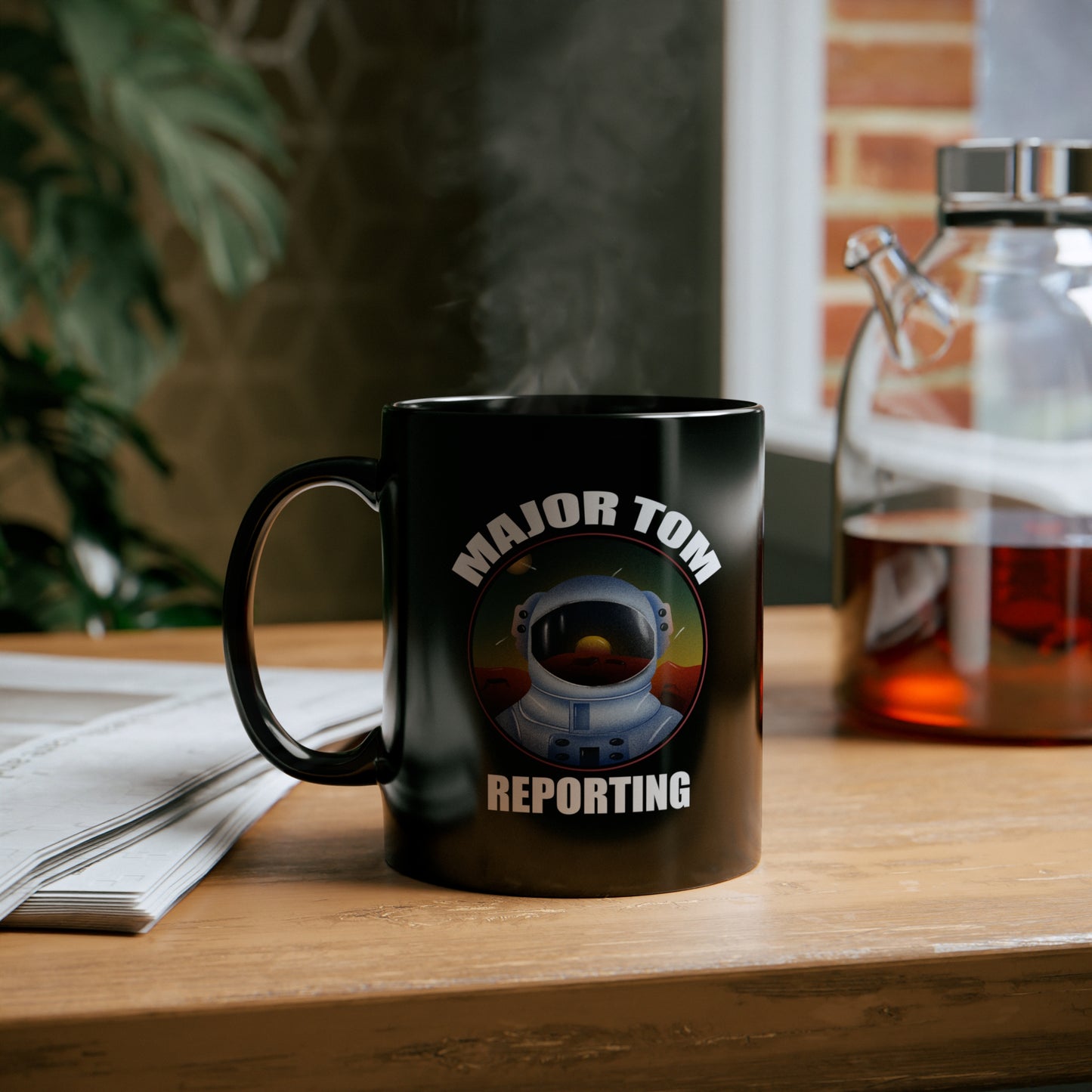 MAJOR TOM REPORTING Black mug 11oz